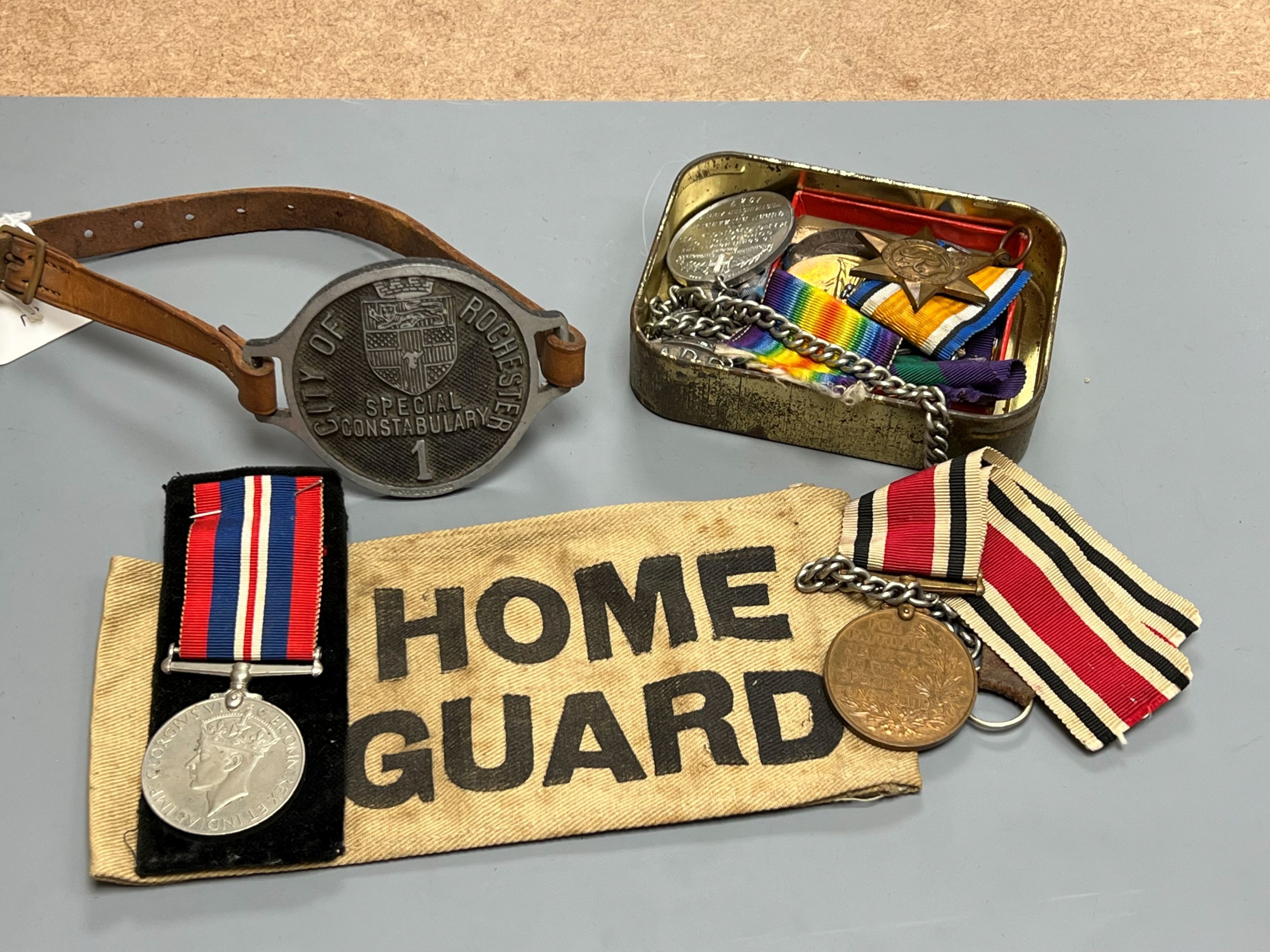 A QEII GSM with Arabian Peninsula clasp, WWI ARP group and WWI pair